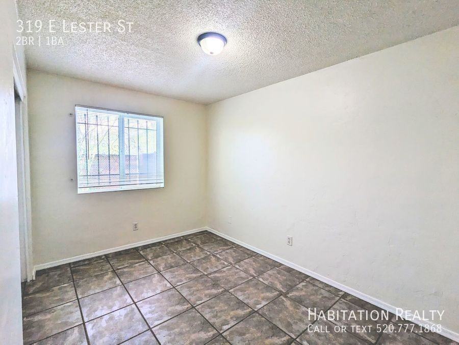 319 E Lester St - Photo 7 of 15