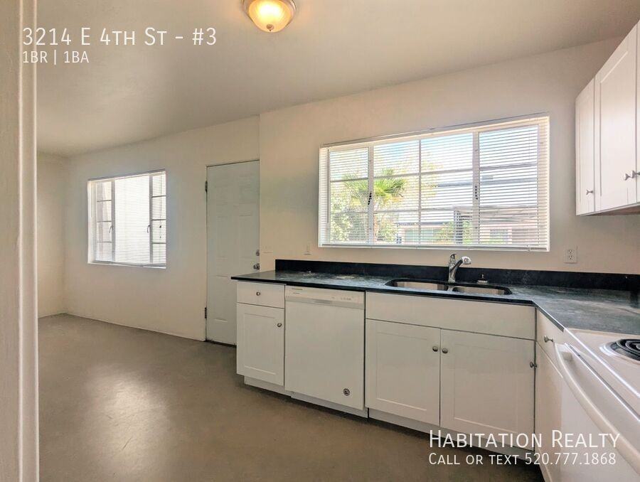 3214 E 4th St #3 - Photo 3 of 14