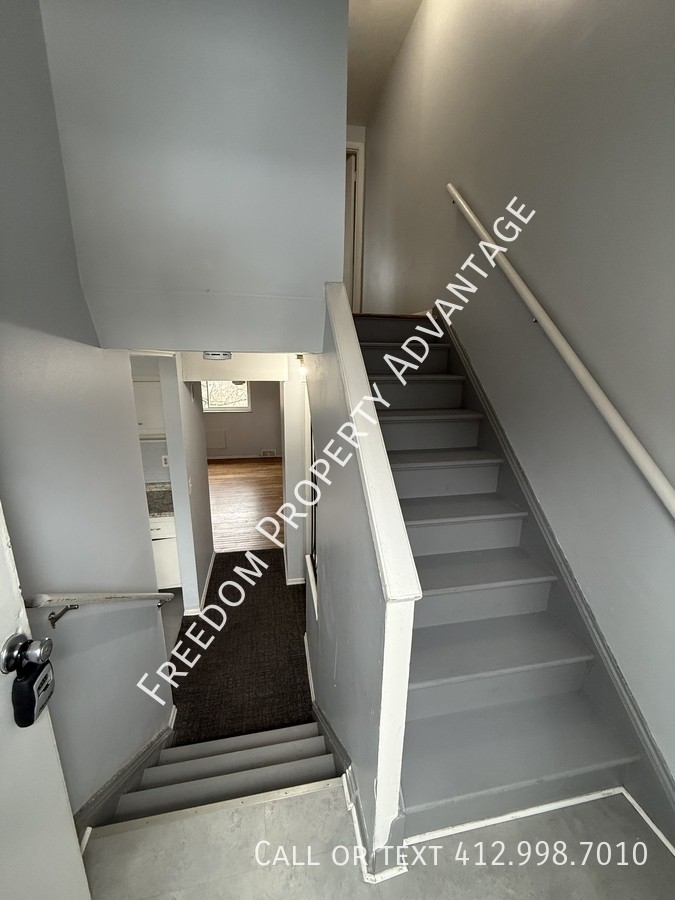 2415 Park Hill Dr - Photo 2 of 9