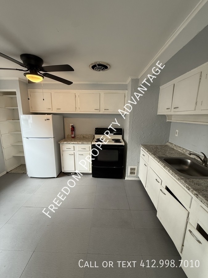 2415 Park Hill Dr - Photo 3 of 9