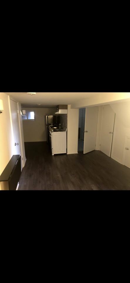 Queen St S - Photo 2 of 4