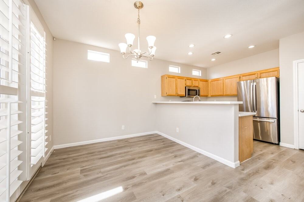 5284 Vine Hill Ct - Photo 6 of 17