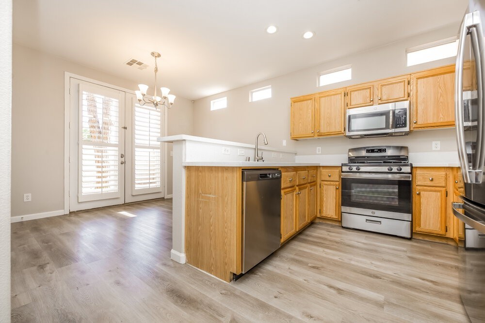 5284 Vine Hill Ct - Photo 7 of 17