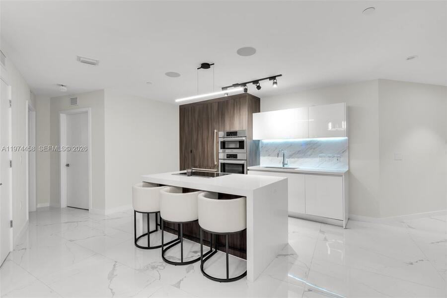 851 Ne 1st Ave - Photo 7 of 28