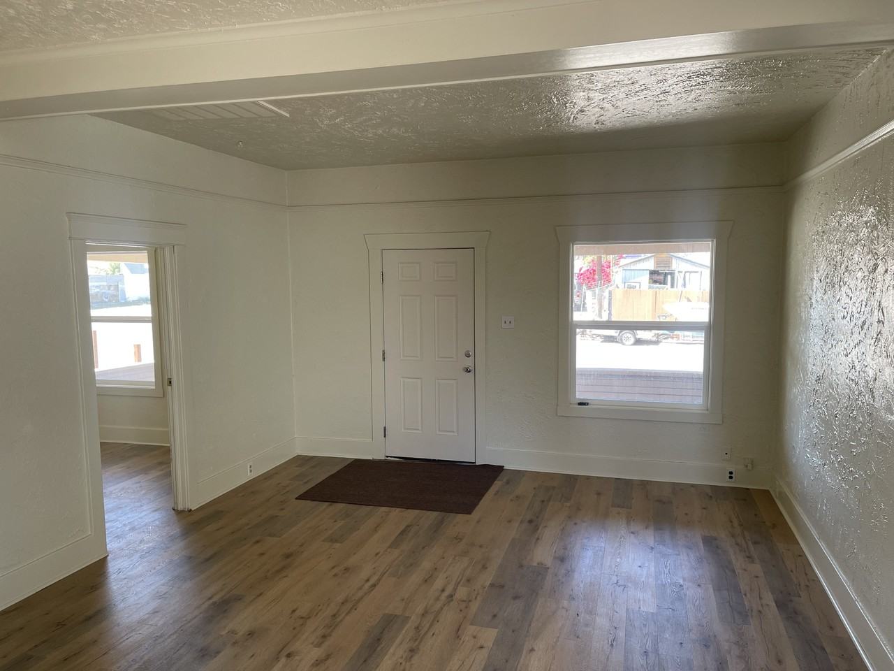 407 La Mesa Way - Photo 6 of 20