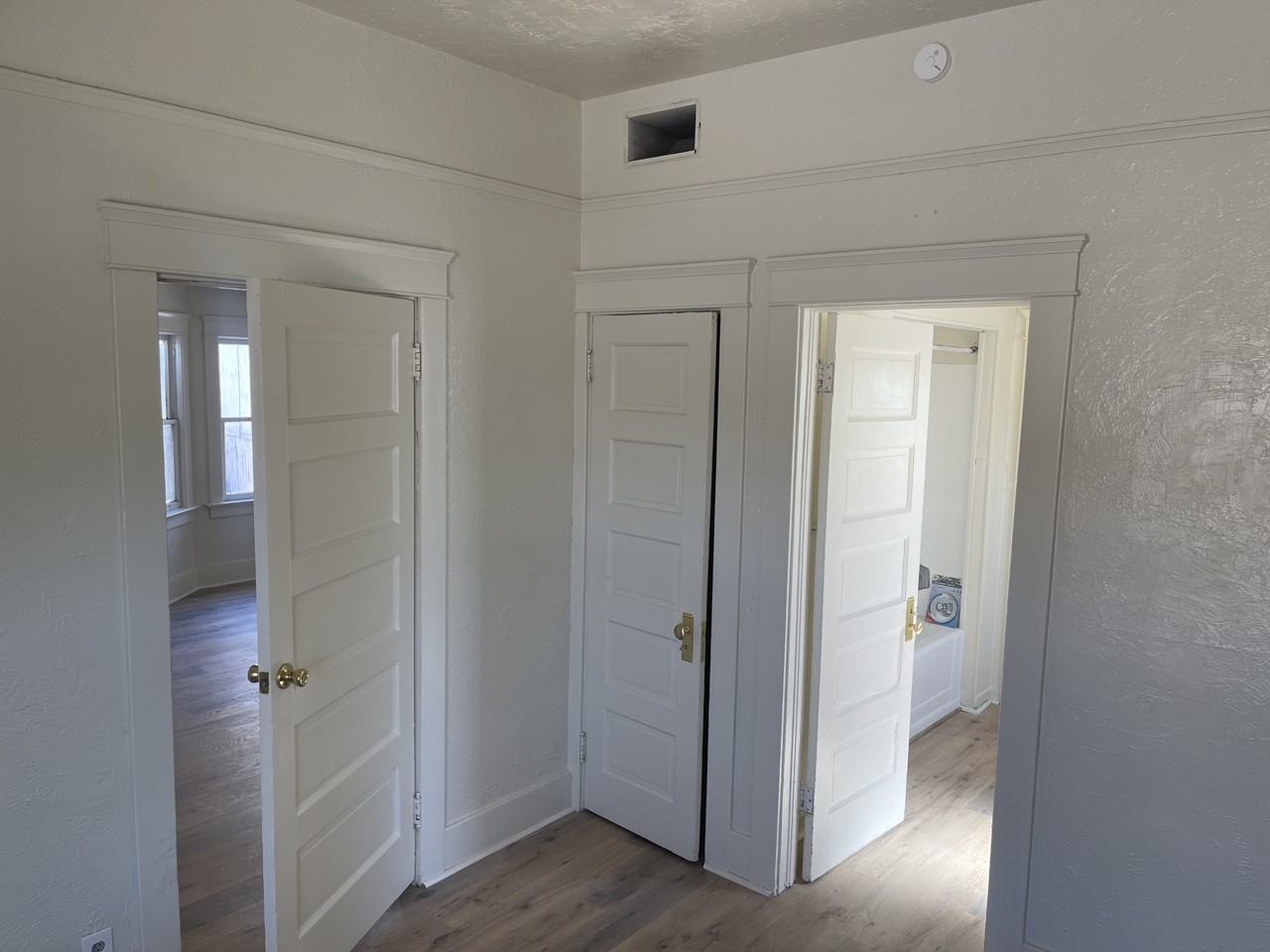 407 La Mesa Way - Photo 7 of 20