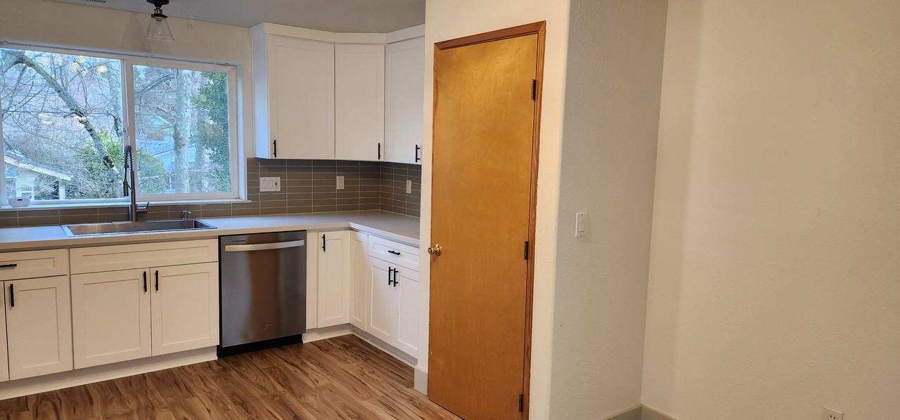 1008 Se Sherrett St - Photo 5 of 18