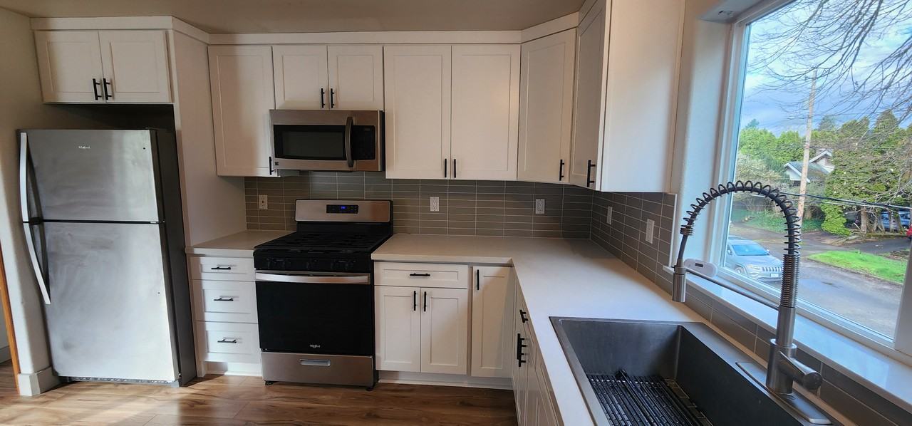 1008 Se Sherrett St - Photo 7 of 18