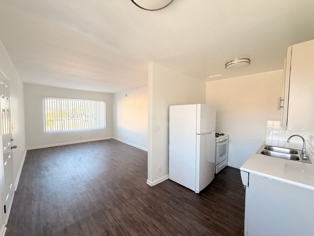 5311 S Normandie Ave #4 - Photo 2 of 15