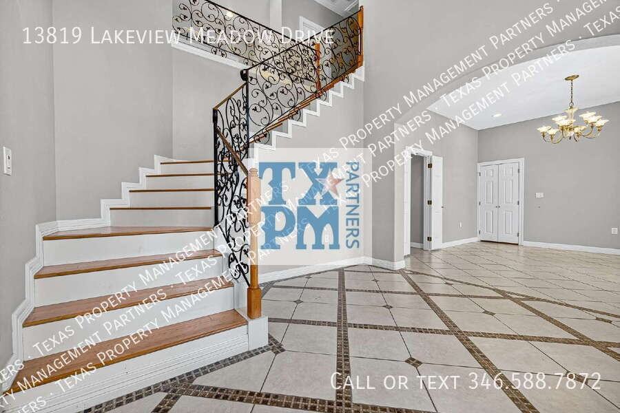 13819 Lakeview Meadow Dr - Photo 2 of 44