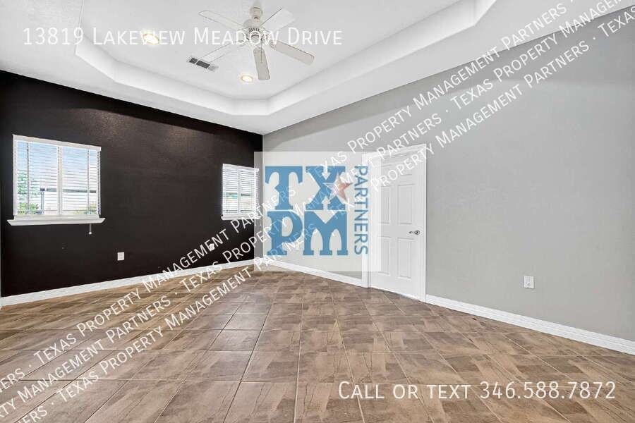 13819 Lakeview Meadow Dr - Photo 6 of 44