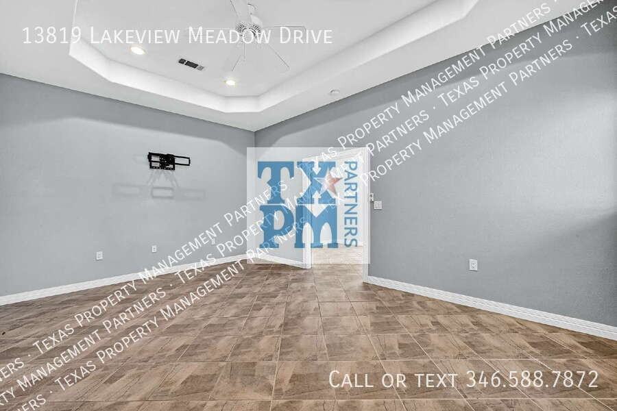 13819 Lakeview Meadow Dr - Photo 7 of 44