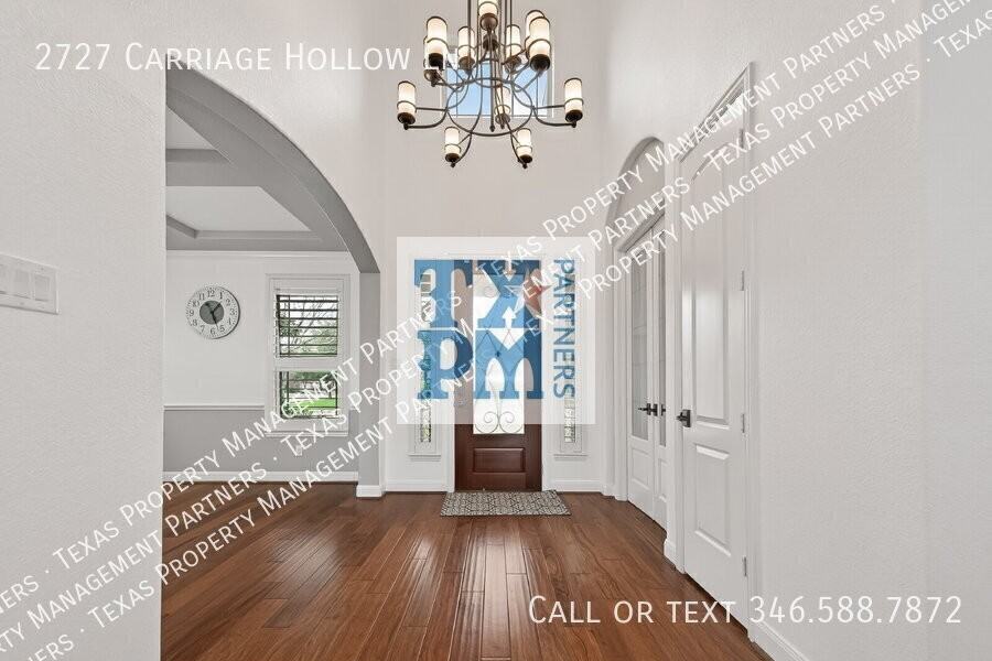 2727 Carriage Hollow Ln - Photo 7 of 50