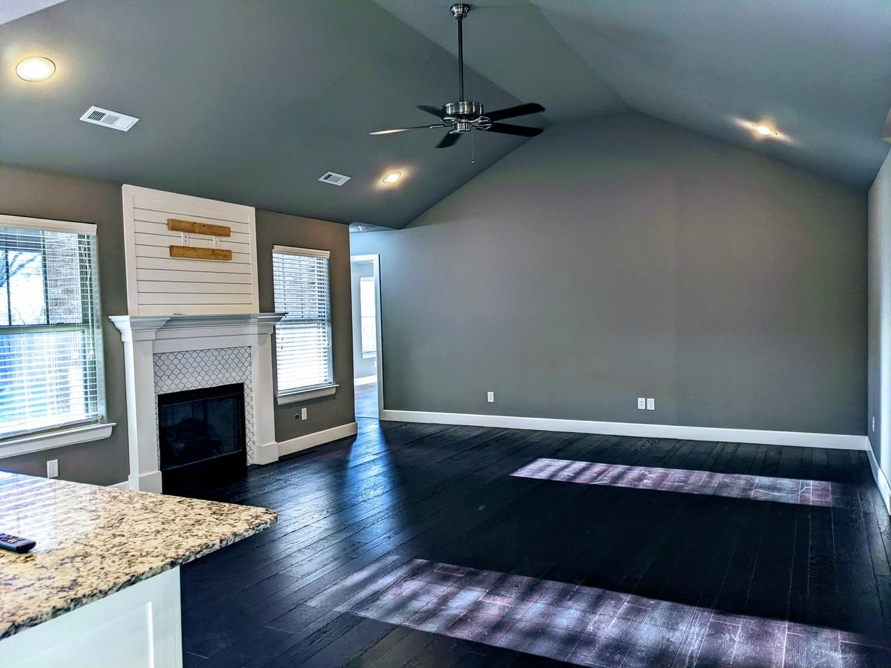 700 Hawthorn Way - Photo 7 of 9