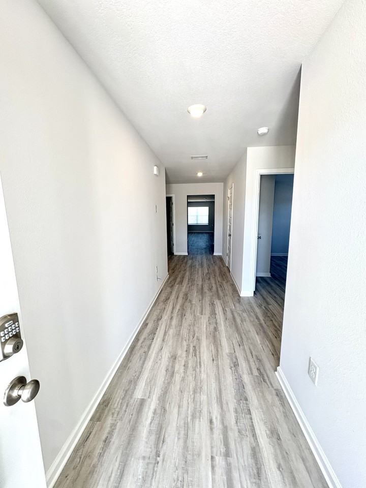 293 Cades Ct - Photo 3 of 27