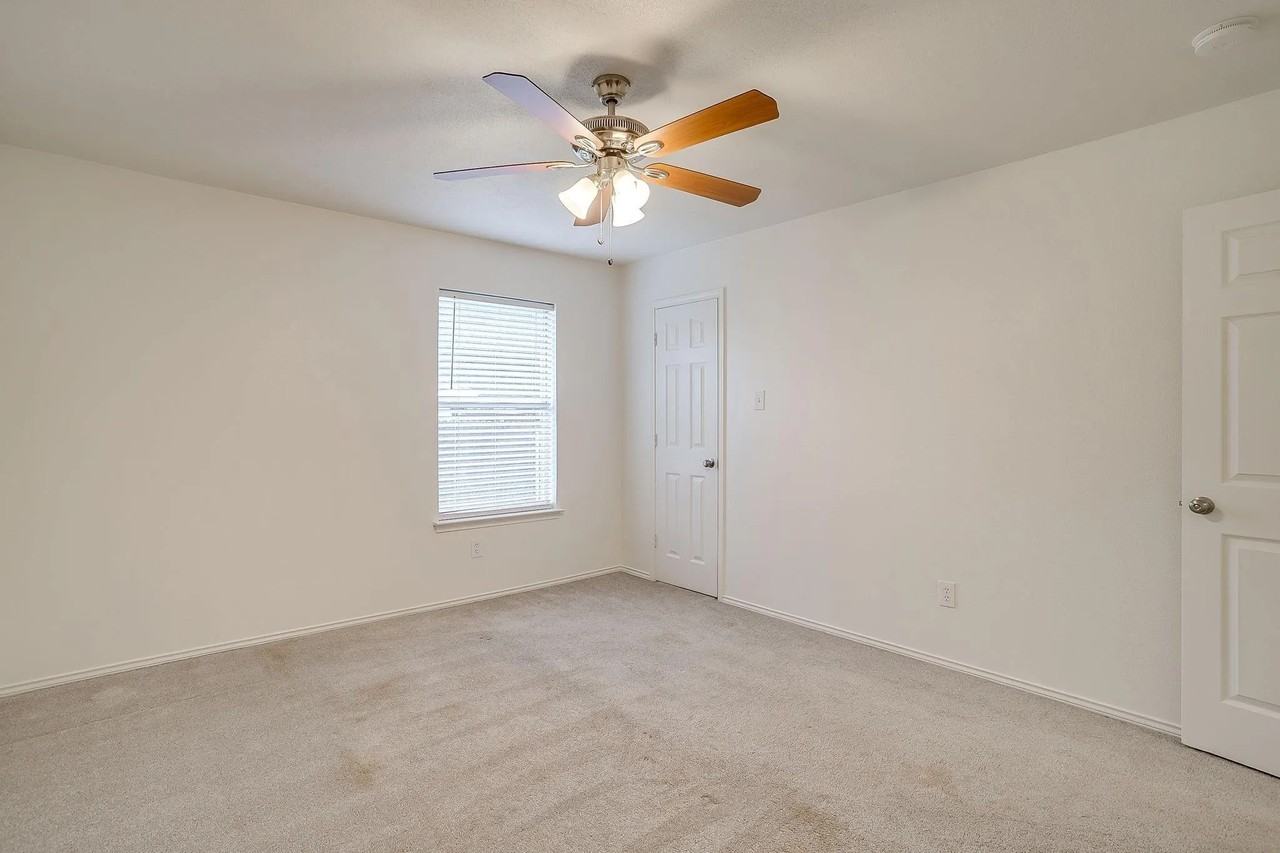 701 Stonebrooke Dr - Photo 3 of 22
