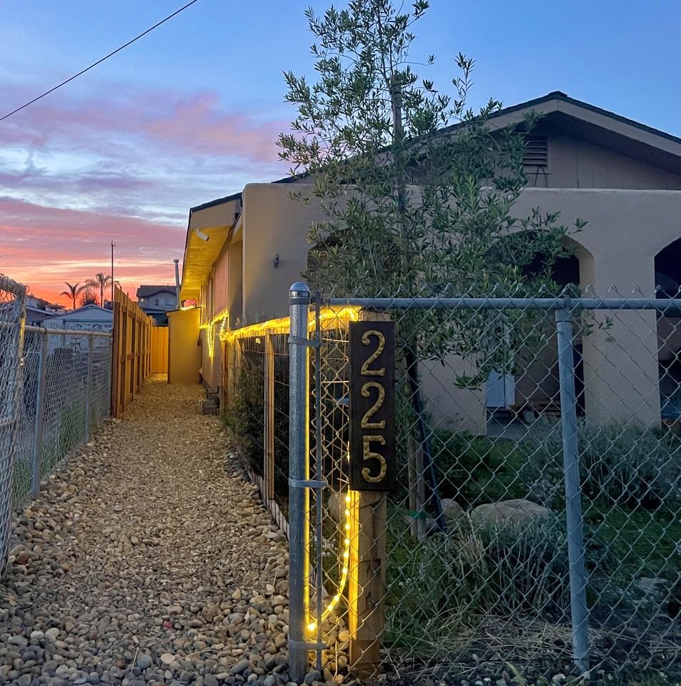 225 E Branch St - Photo 5 of 9