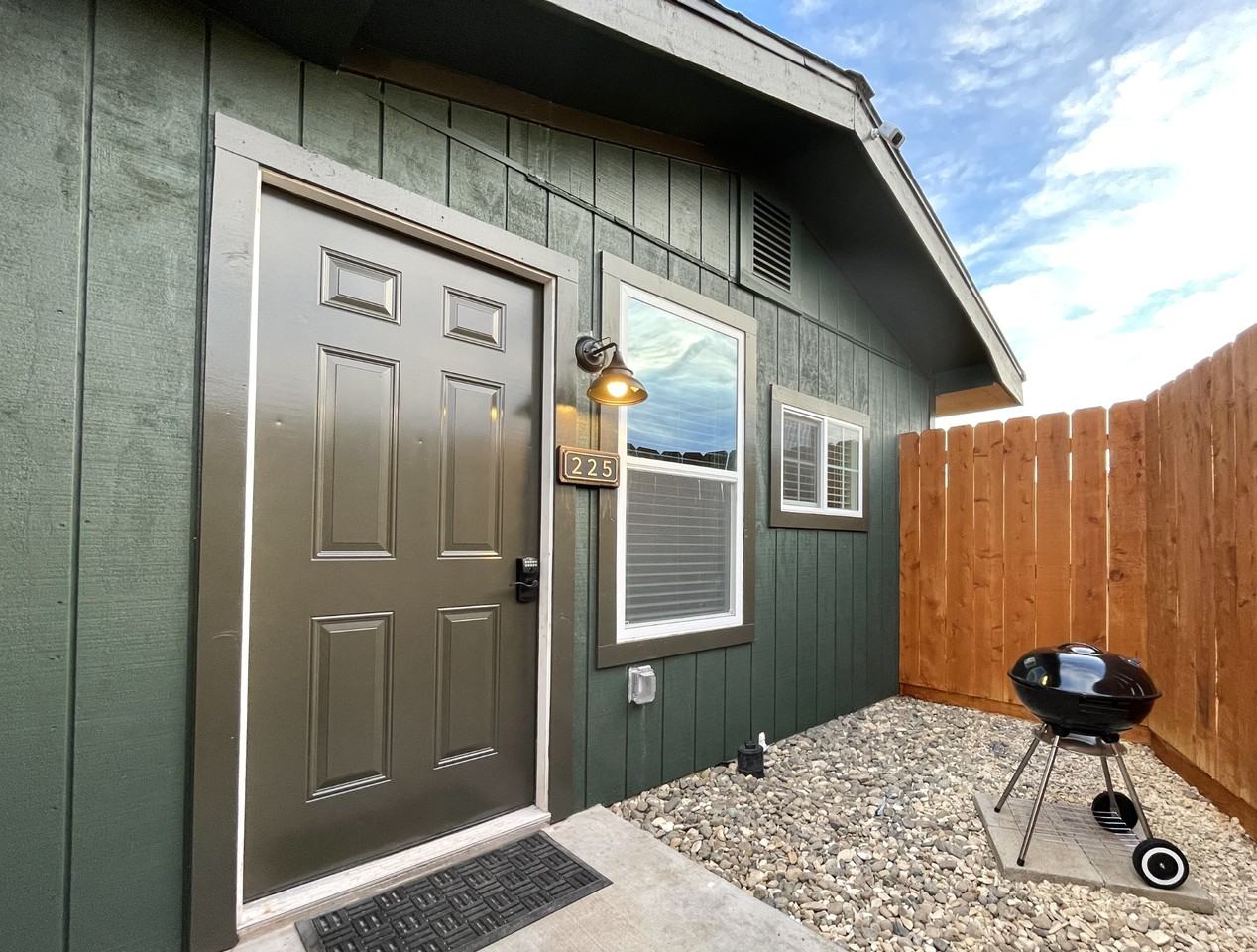 225 E Branch St - Photo 6 of 9