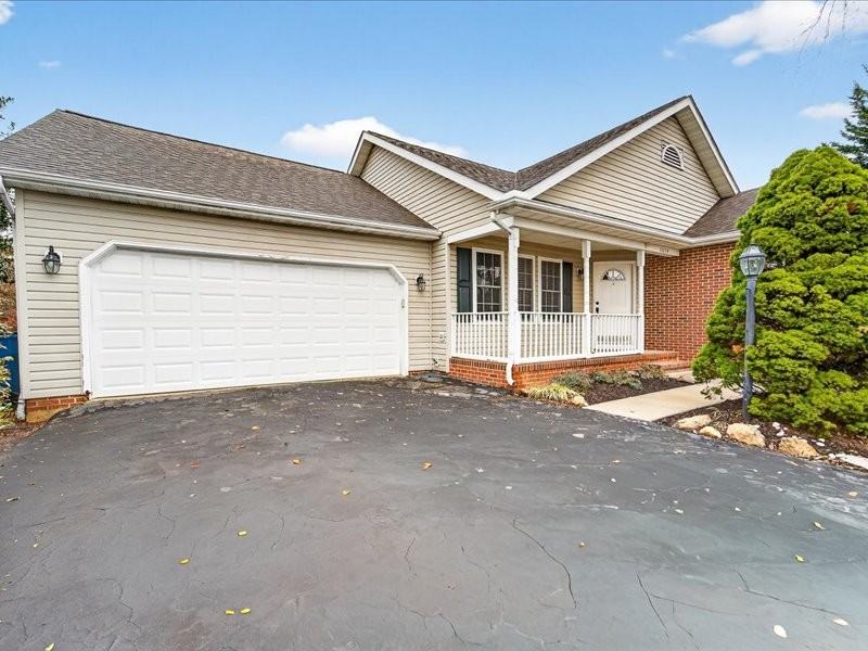 11824 Hoover Ln - Photo 2 of 20