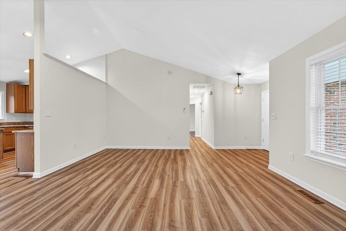 11824 Hoover Ln - Photo 3 of 20