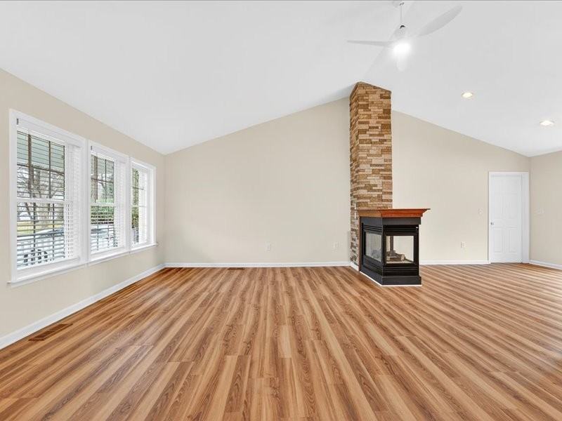 11824 Hoover Ln - Photo 4 of 20