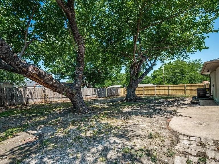 1802 Sw 3rd St - Photo 3 of 6