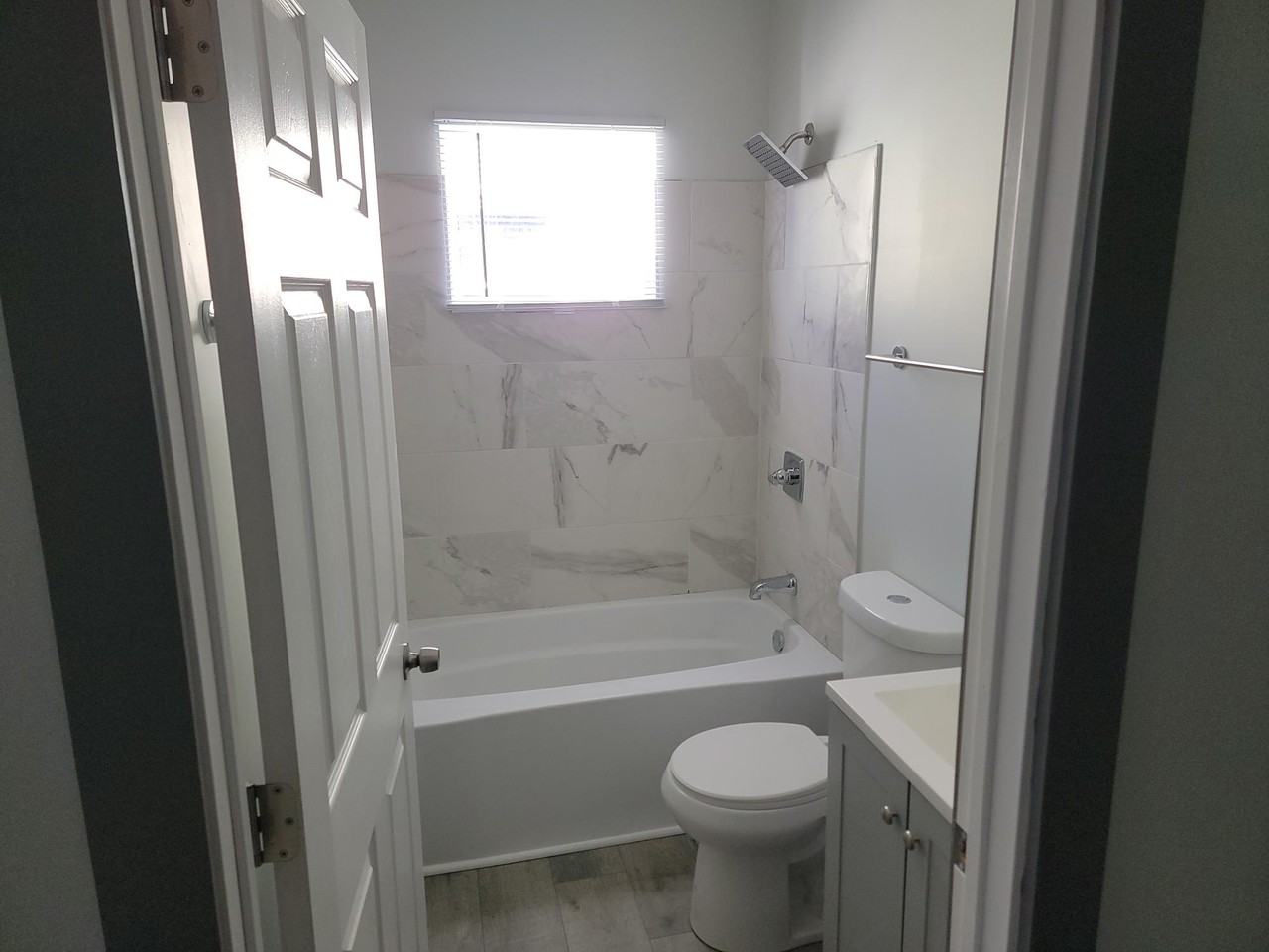 1111 N Dearborn St - Photo 2 of 5