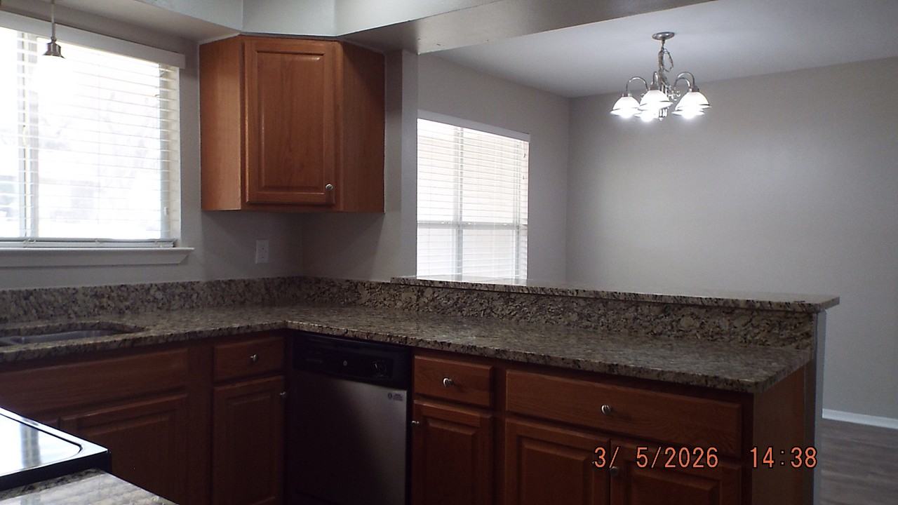 12210 Brownstone St - Photo 4 of 15