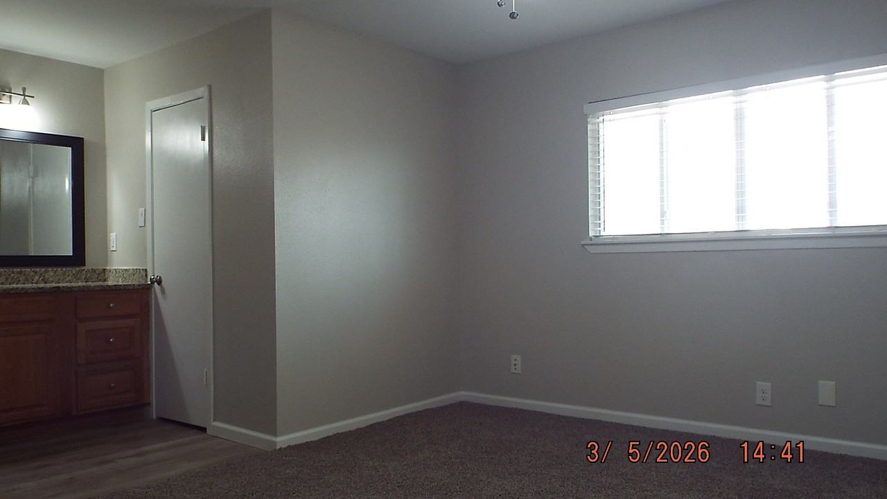 12210 Brownstone St - Photo 6 of 15