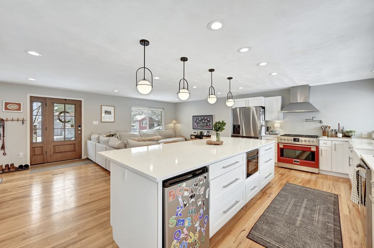 6526 S Elizabeth Way - Photo 3 of 19