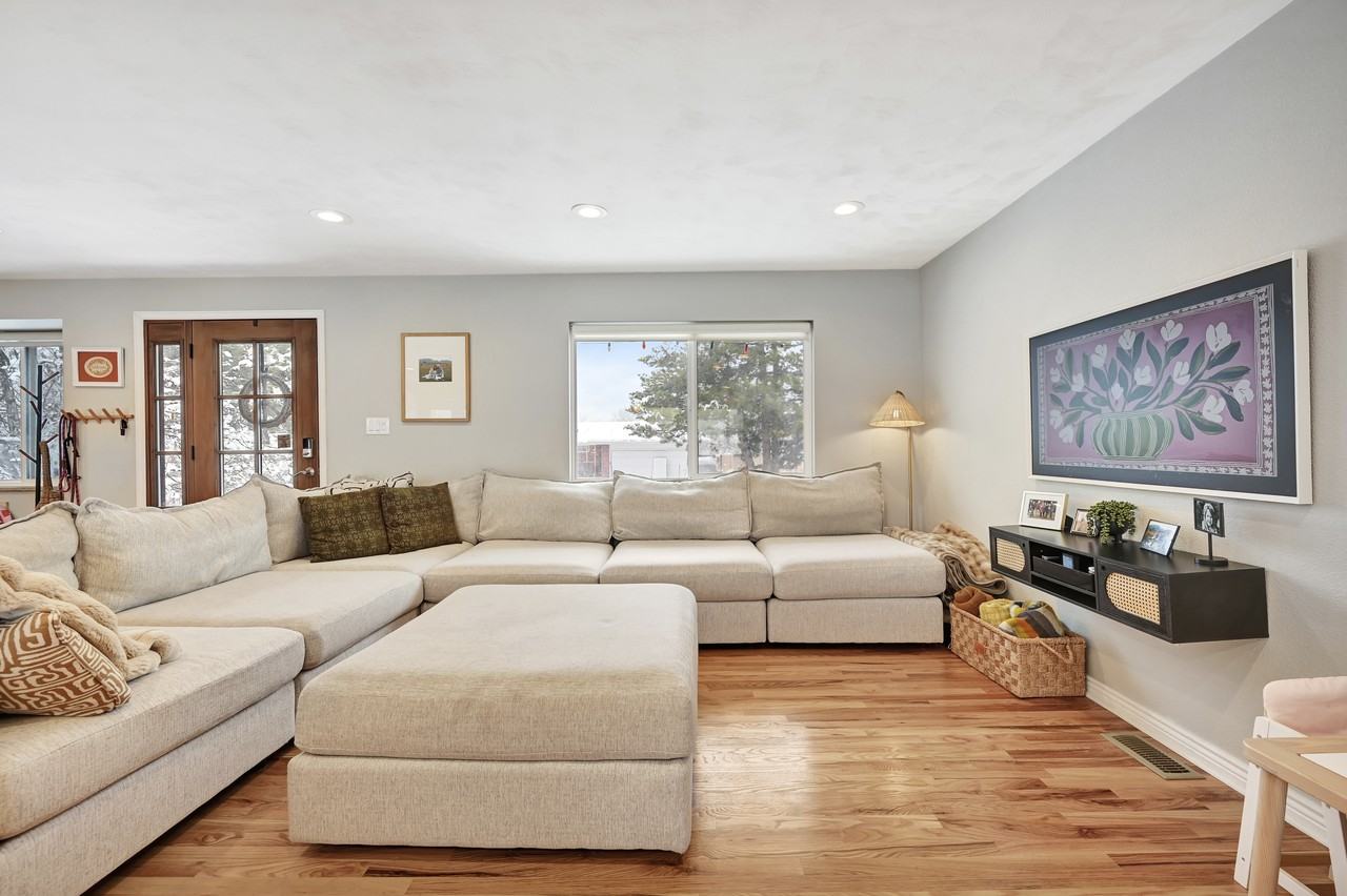 6526 S Elizabeth Way - Photo 5 of 19