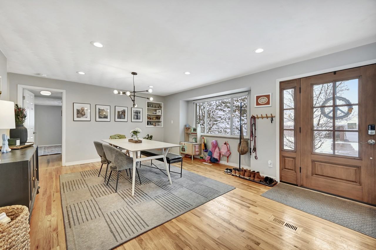 6526 S Elizabeth Way - Photo 7 of 19