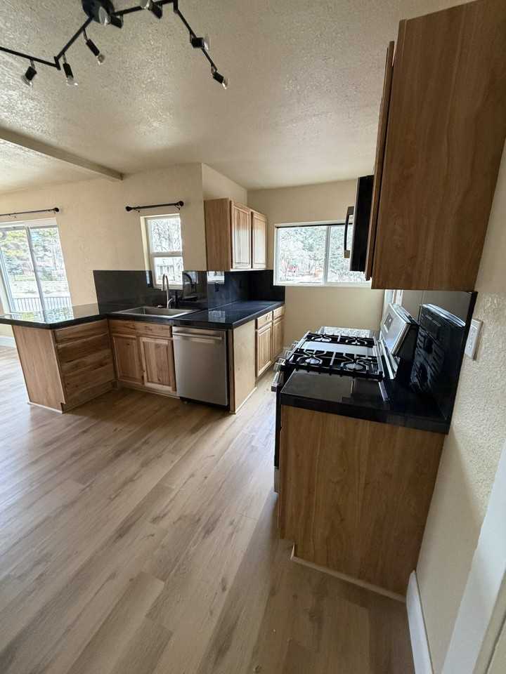 703 Country Club Dr - Photo 5 of 11