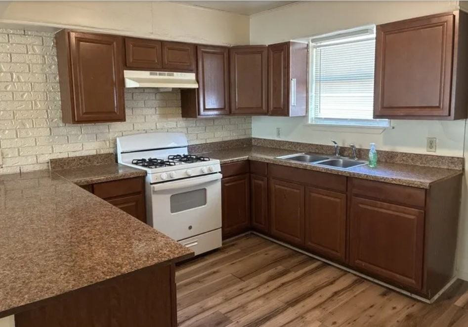 604 W 4th St - Photo 4 of 8