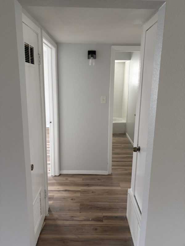 604 W 4th St - Photo 5 of 8