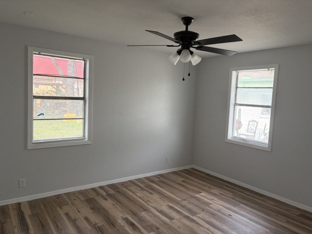 604 W 4th St - Photo 6 of 8