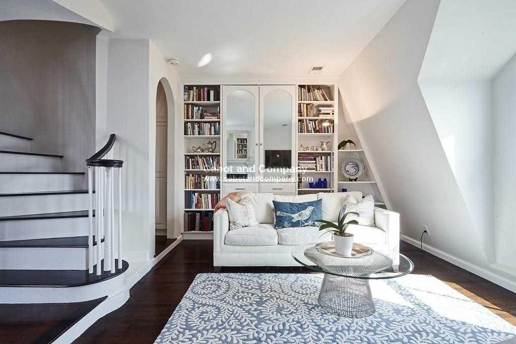 124 Beacon St #PH - Photo 5 of 18