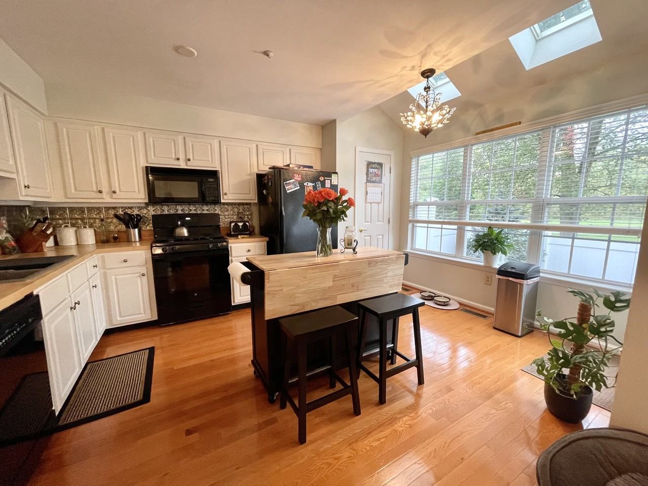 409 Greenwich Ct - Photo 5 of 41