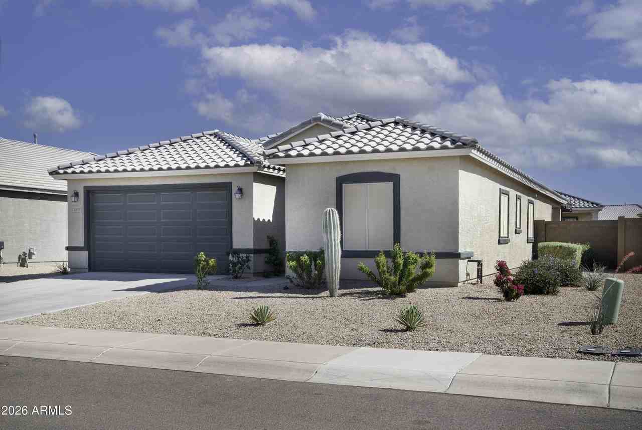 43633 W Yucca Ln - Photo 2 of 23