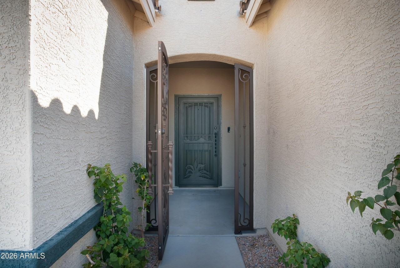 43633 W Yucca Ln - Photo 3 of 23