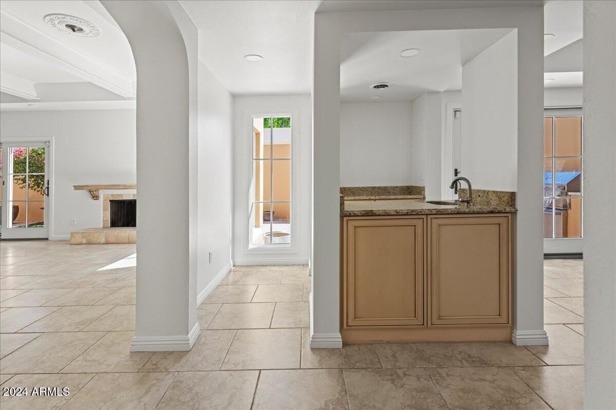 4327 N 69th Way - Photo 3 of 44