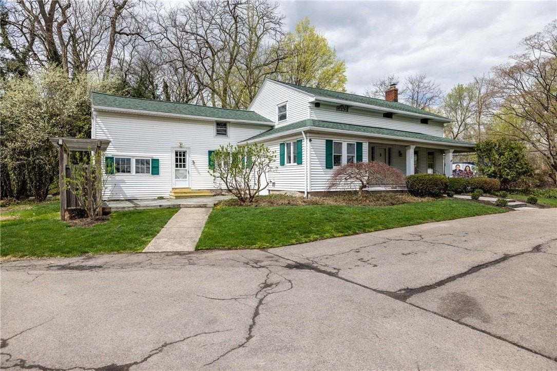 1253 Fairport Rd - Photo 4 of 47