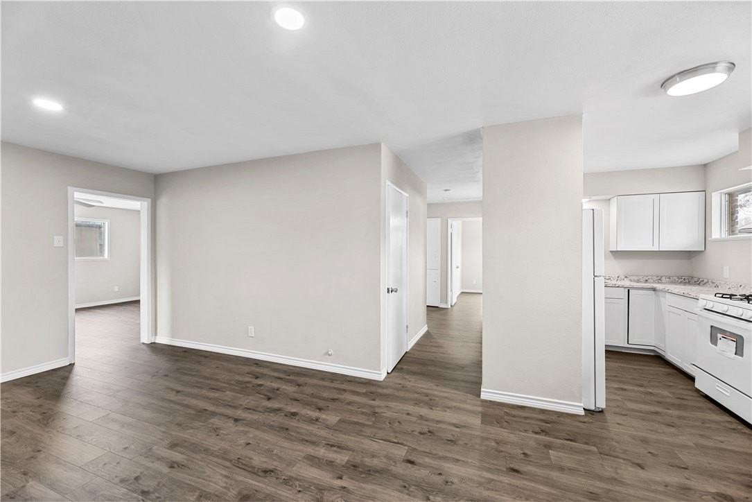 1138 Clare Dr - Photo 3 of 20