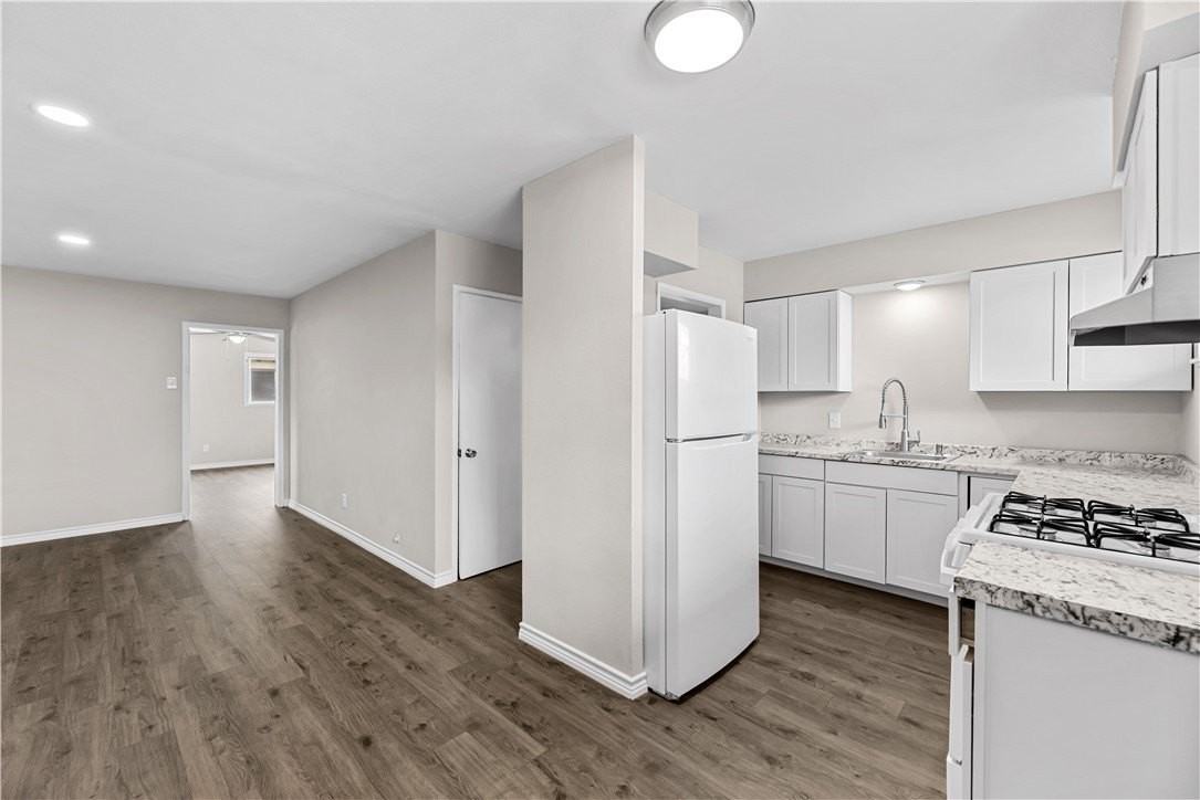 1138 Clare Dr - Photo 4 of 20