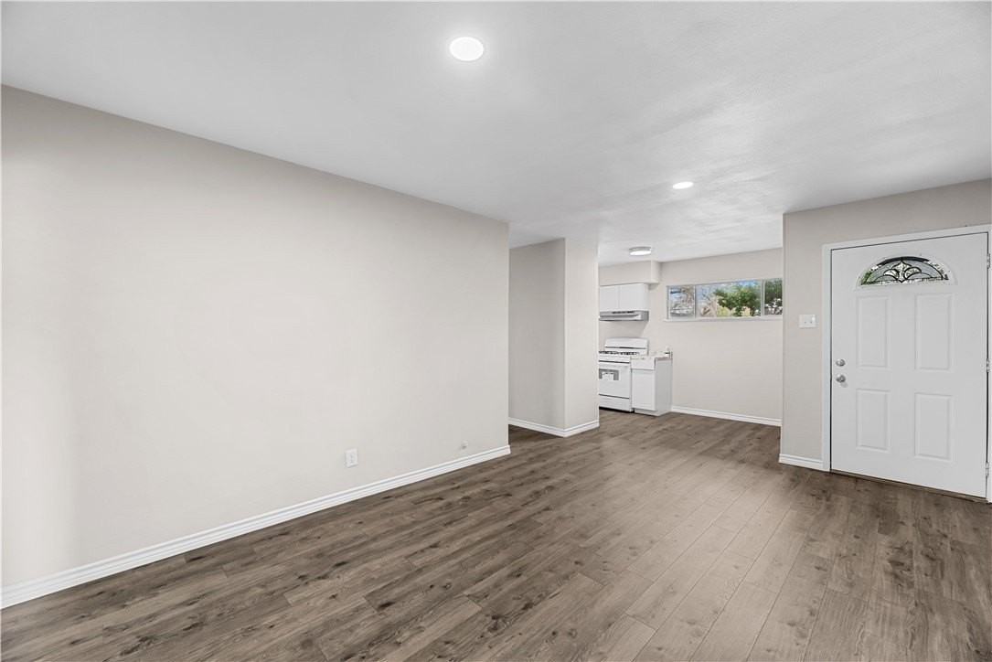 1138 Clare Dr - Photo 5 of 20