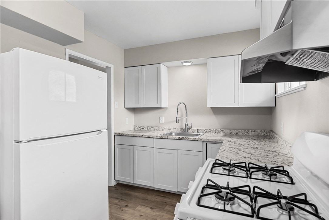 1138 Clare Dr - Photo 6 of 20