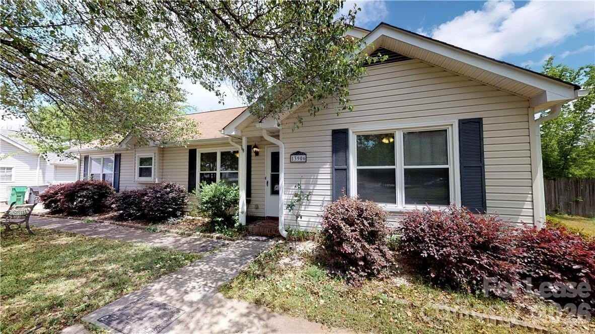 13906 Glendevon Ct - Photo 2 of 36