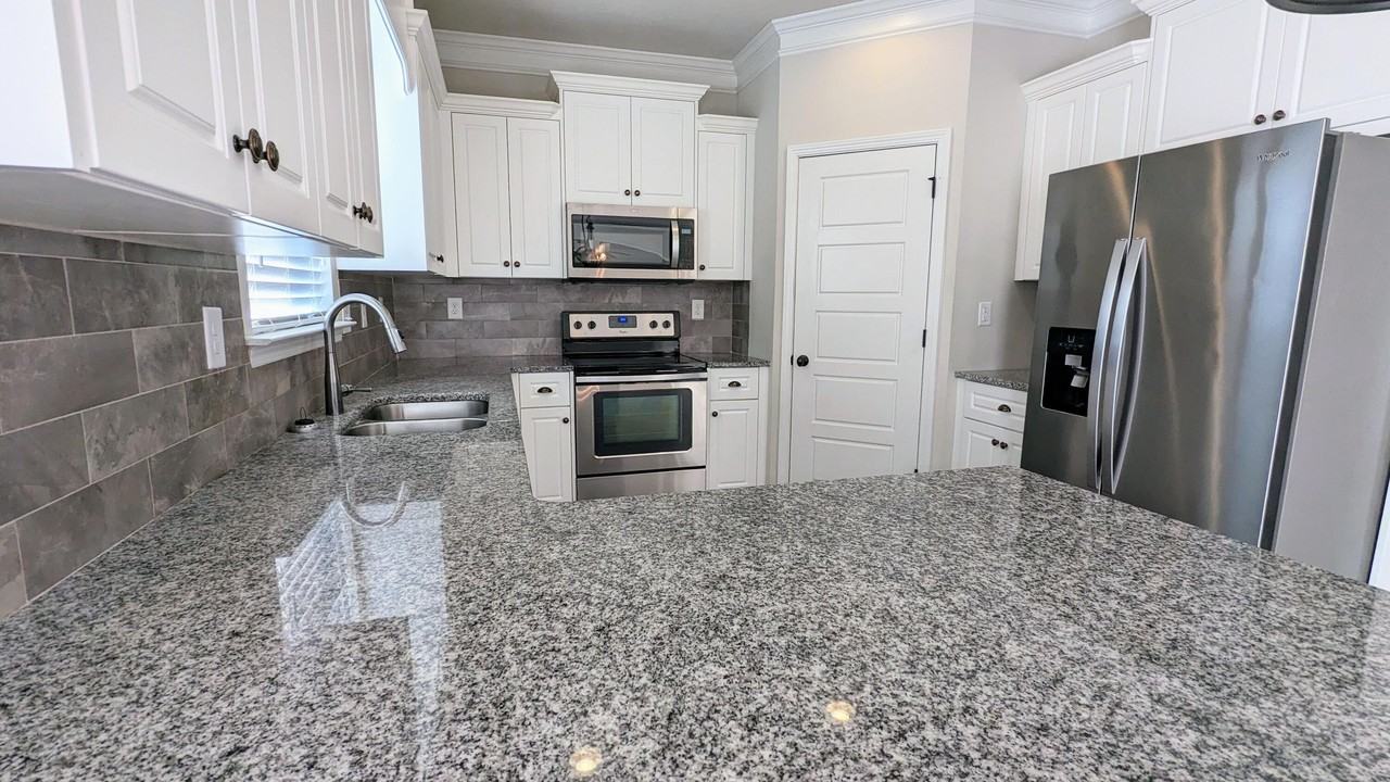 805 Burlington Dr - Photo 4 of 10