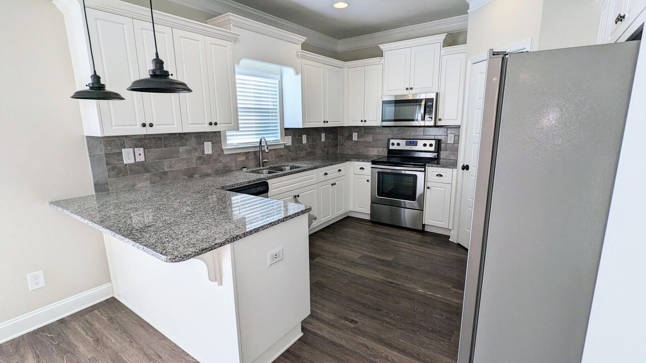 805 Burlington Dr - Photo 5 of 10