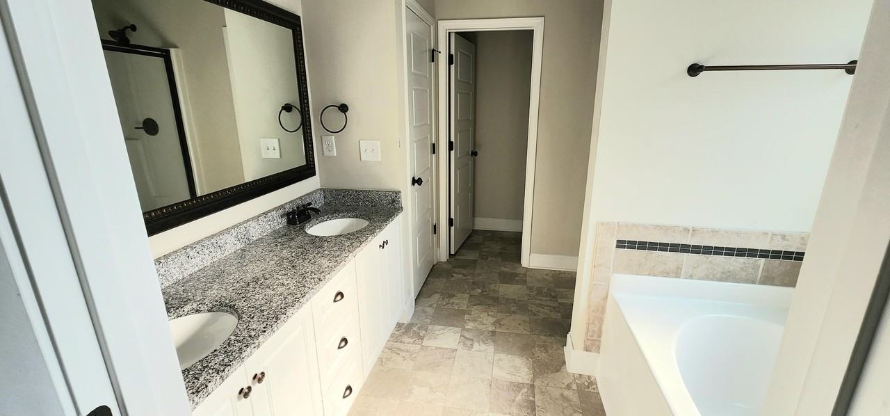 805 Burlington Dr - Photo 7 of 10